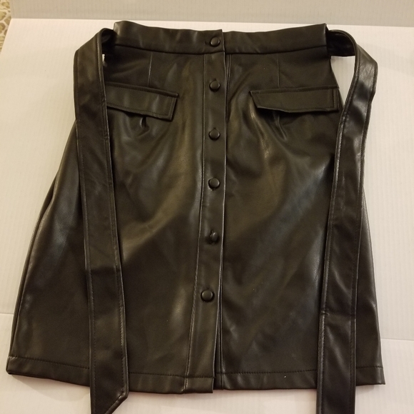 Faux leather belted skirt - Picture 6 of 8